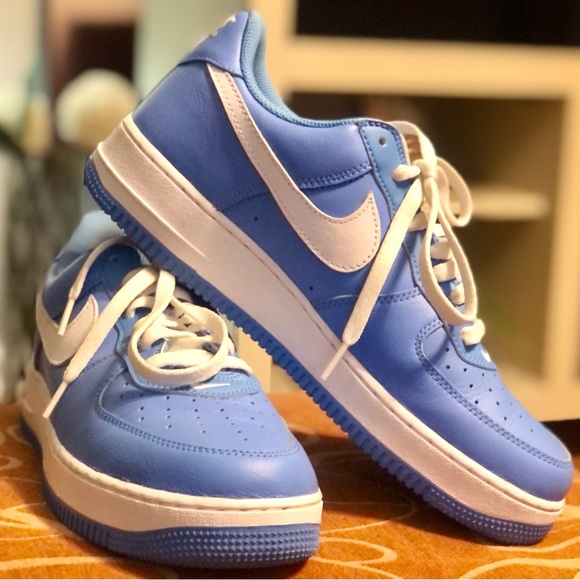 NIKE AIR FORCE 1 Low Anniversary Edition Sneakers. Retro Color: UNC Blue. - Picture 4 of 9